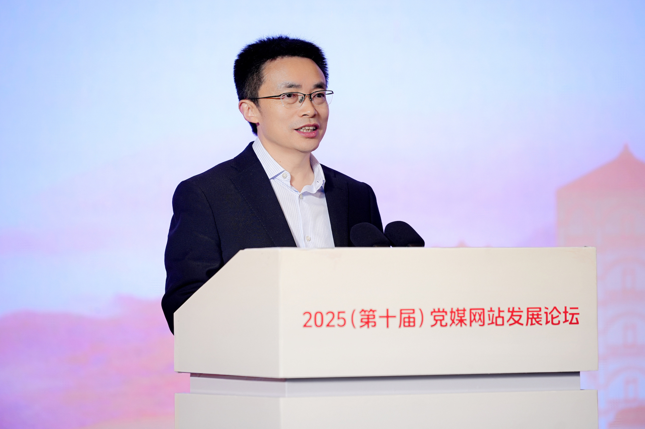 中共巴中市委書記鮮榮生致辭